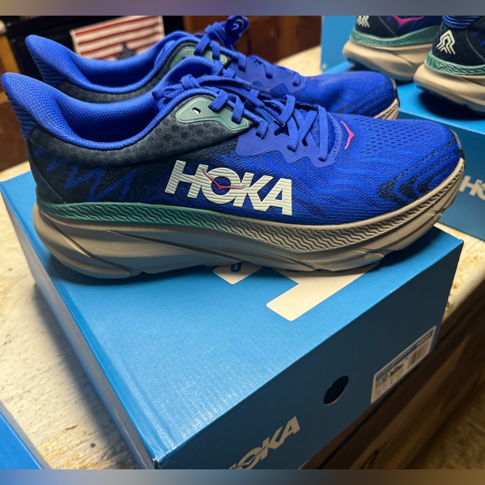 New in Box Men’s Hoka Shoes Size 11.5 Blue Challenger ATR 7